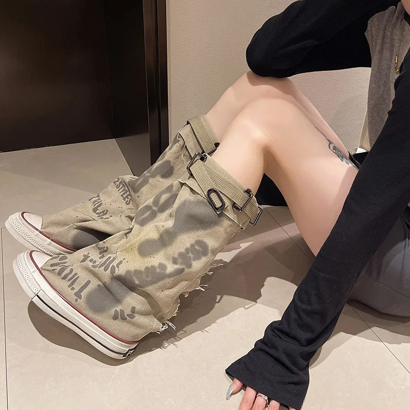 Womens boots 2024 retro flat platform graffiti calf boots sexy trend thick sole round toe anti slip calf fashionable boots 241213