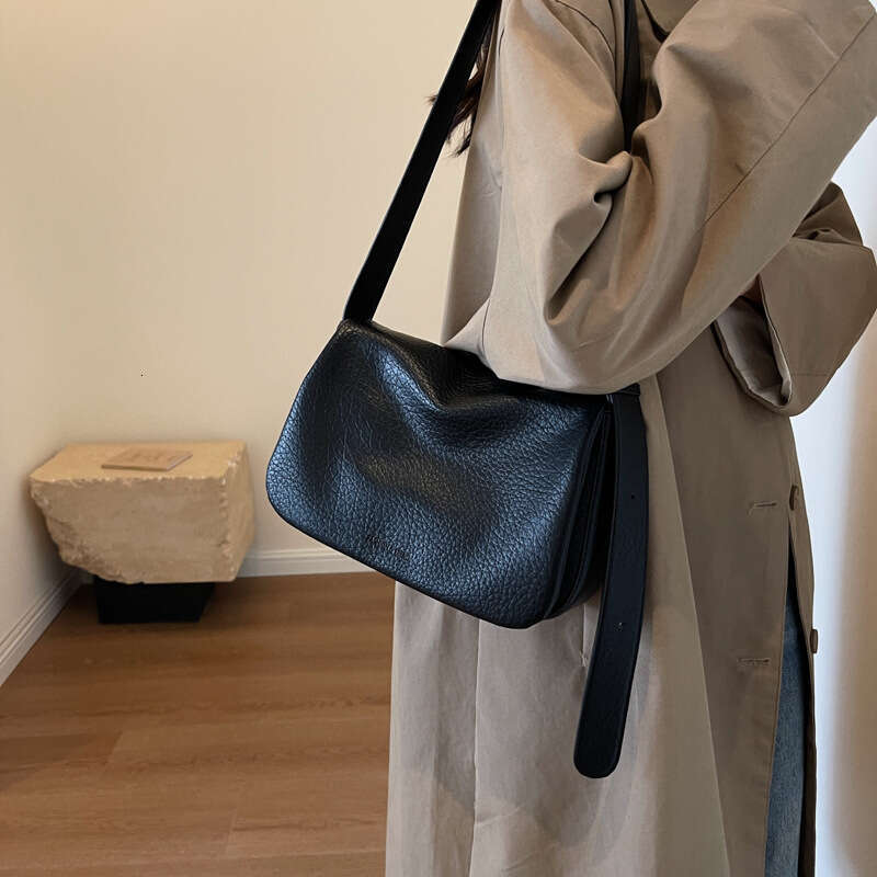 High End Temperament Solid Color PU New Korean Version Trendy And Wide Shoulder Strap Crossbody Bag Fashionable Quality Classic