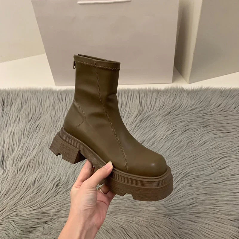 2024 Platform Heel Short Boots Womens Fashion Strap Zipper Ankle Boots Autumn Winter Womens Shoes 241213