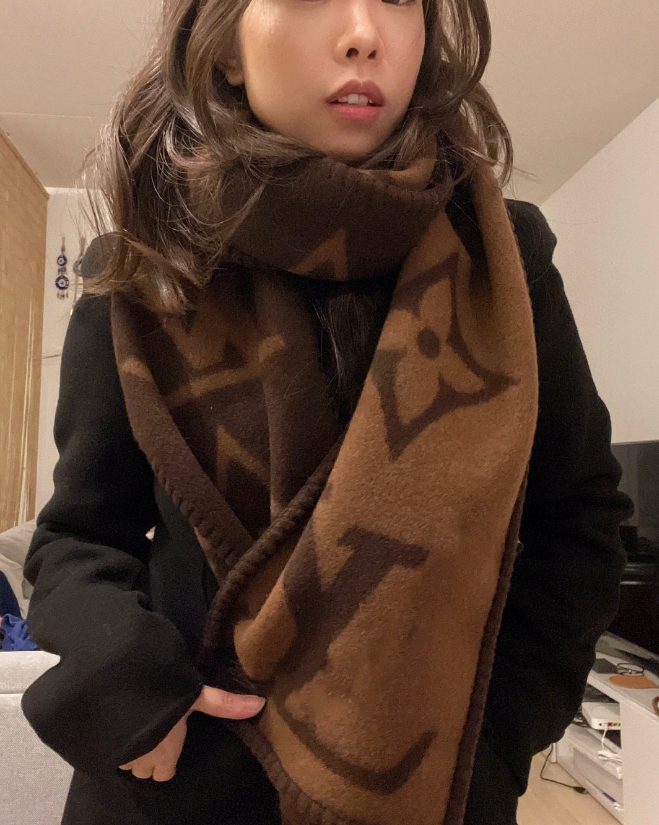 2025 top Scarfs Autumn Wool Designer Scarnd Winter Men Women Warm Comfortable Touch Senior Process Fashion Versatile Size 220*26