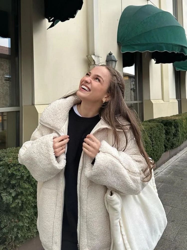 Fashion Solid Lamb Wool Patchwork Women Jackets Elegant Lapel Long Sleeve Pockets Zipper Coats Winter Lady Warm Streetwear 241213