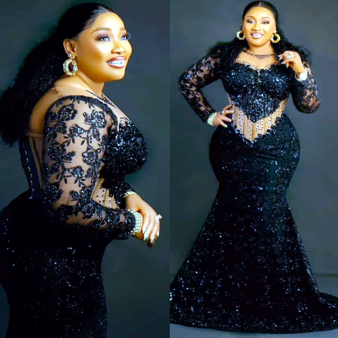 2025 Plus Size Black Mermaid Mother Of Bride Dresses Illusion Sequined Lace Beaded Evening Party Mama's Dress Vintage Birthday Wedding Guest Groo