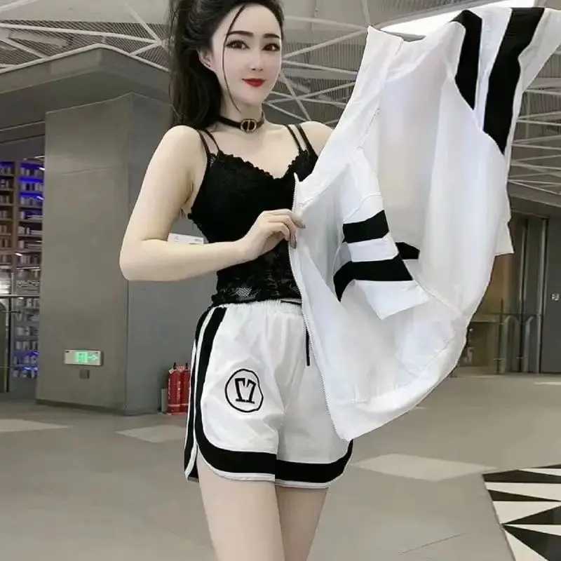 Women's Two Piece Pants Womens Sports Suit 2024 Summer New Short Slved Crop Top Casual Shorts Explosive Strt Outfits For Women Clothes Matching S