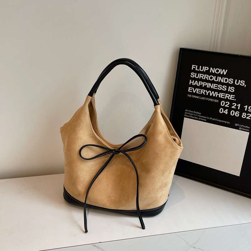 Autumn High Beauty Handheld Vegetable Basket for Women 2024 New Tote Large Capacity Underarm Bag
