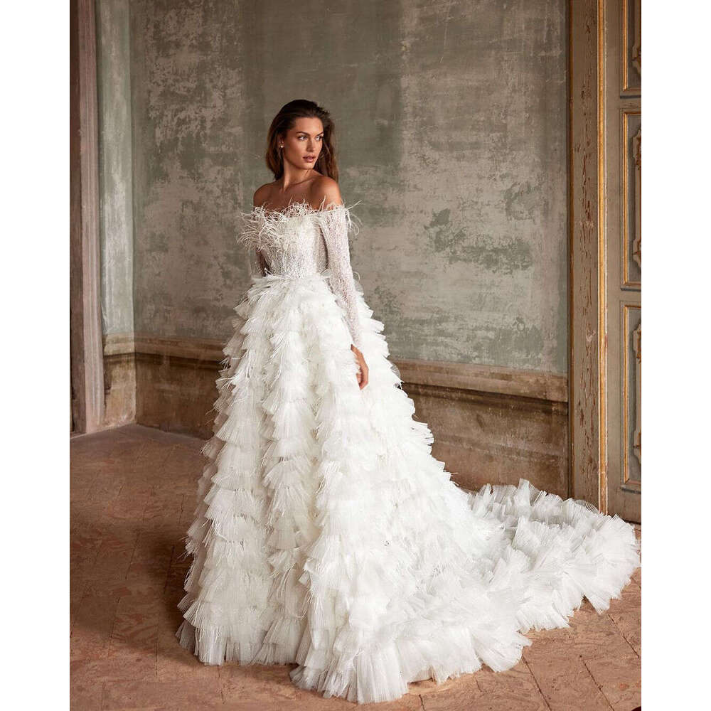Magnificent A Line Wedding Dresses Strapless Lace Feathers Sleeveless Bridal Gown Classic Robe De Mariage