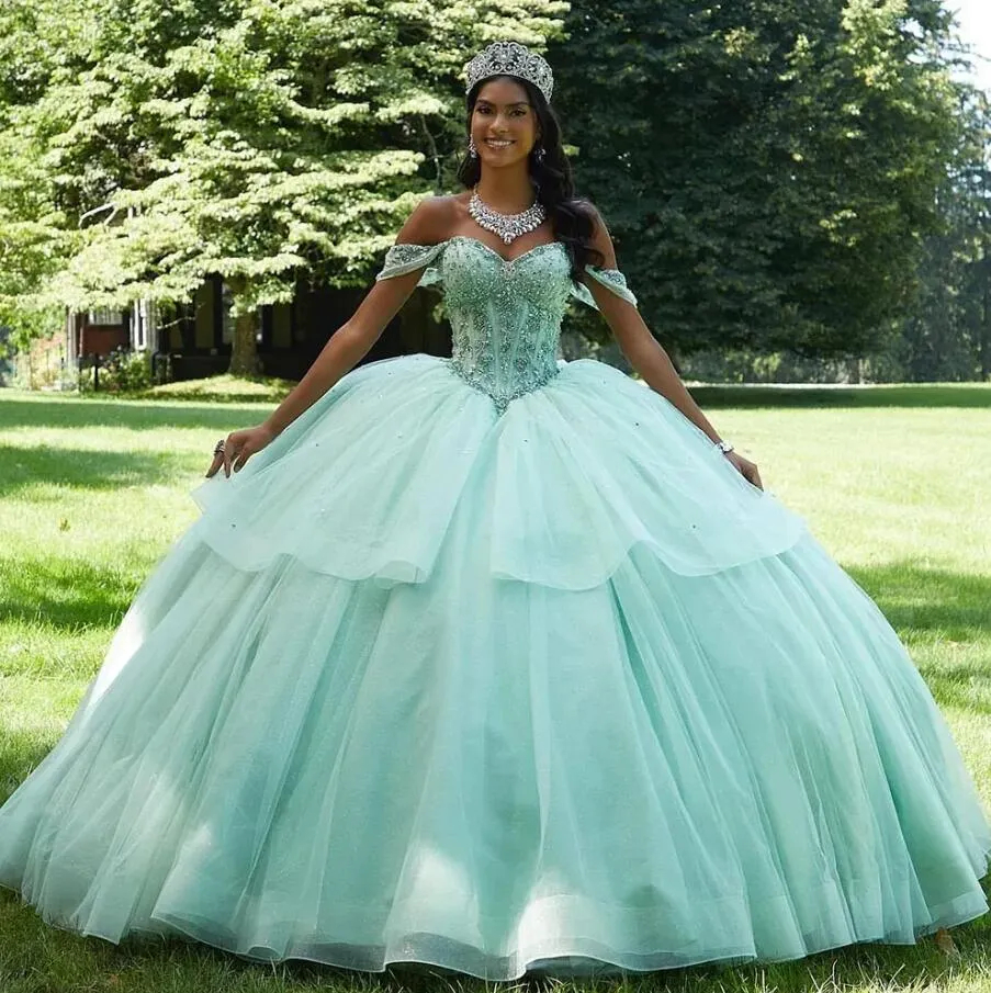 Mint Green Princess Quinceanera Dresses With Bow Back 2025 Off Shoulder Ball Gown Sweet 16 Dress Lace Appliques Beaded Special Occasion Wear