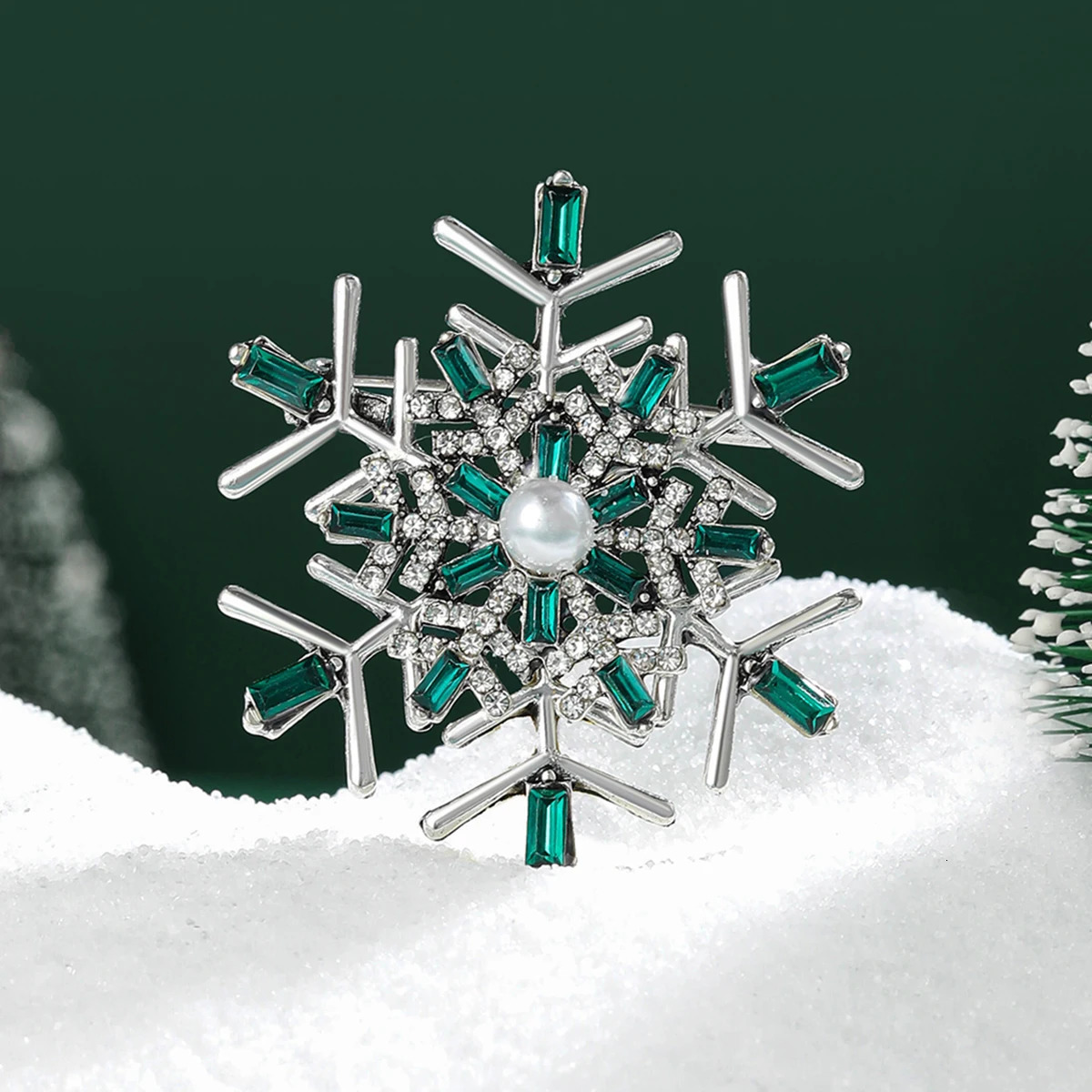 Christmas snowflake brooch womens unisex pearl flower office party friend gift jewelry accessories 241210