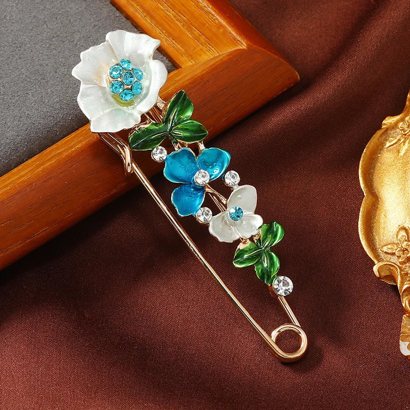 Sweet Flower Shape lapel pin inlaid with shiny chest fully matched Versatile Corsage accessories 241210