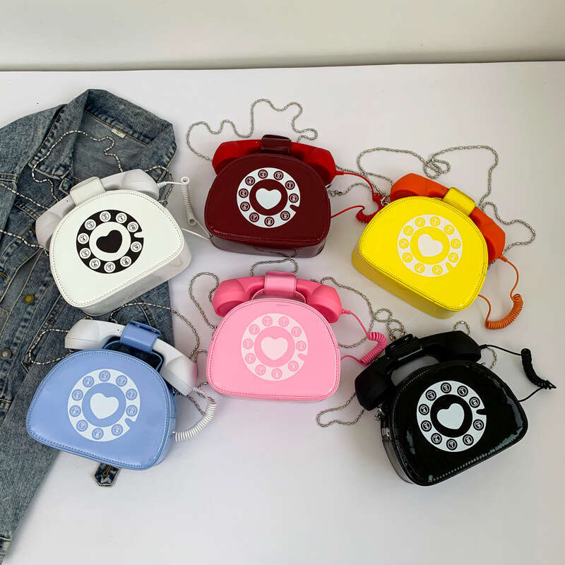 Small niche design women's creative retro phone handbag, spicy girl crossbody internet famous makeup bag, 2024 new style, chic and elegant clothi