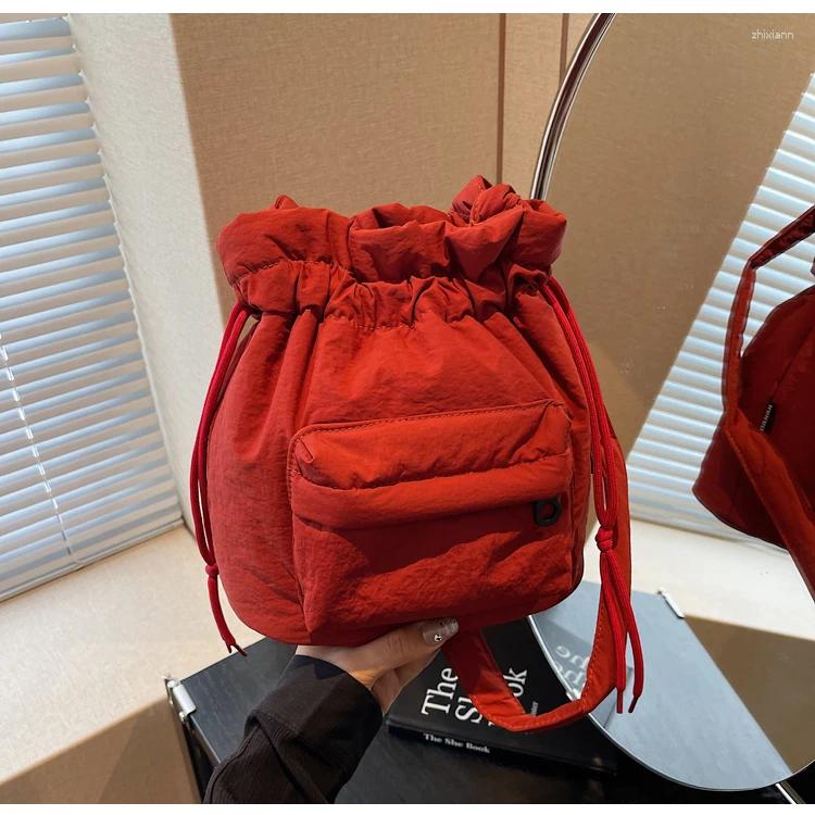 Totes 2024 Red Nylon Women Crossbody Bag Middle Korean Style Drawstring Bucket Casual Light Youth Large Capacity Shoulder