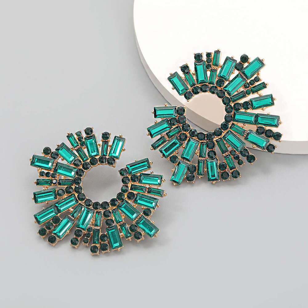 New Alloy Water Dia Suower for Women's Super Sparkg Trendy Dinner Earrings