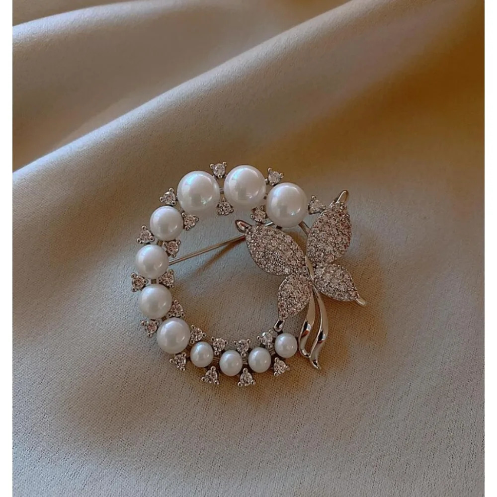 Fashion pearl and brooch womens Baroque fashion butterfly clothing accessories wedding gifts 241210