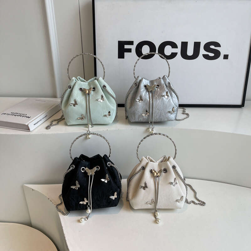 Small Instagram style, trendy drawstring bucket niche and versatile commuting chain crossbody bag, women's 2024 new casual fashion trend clothing
