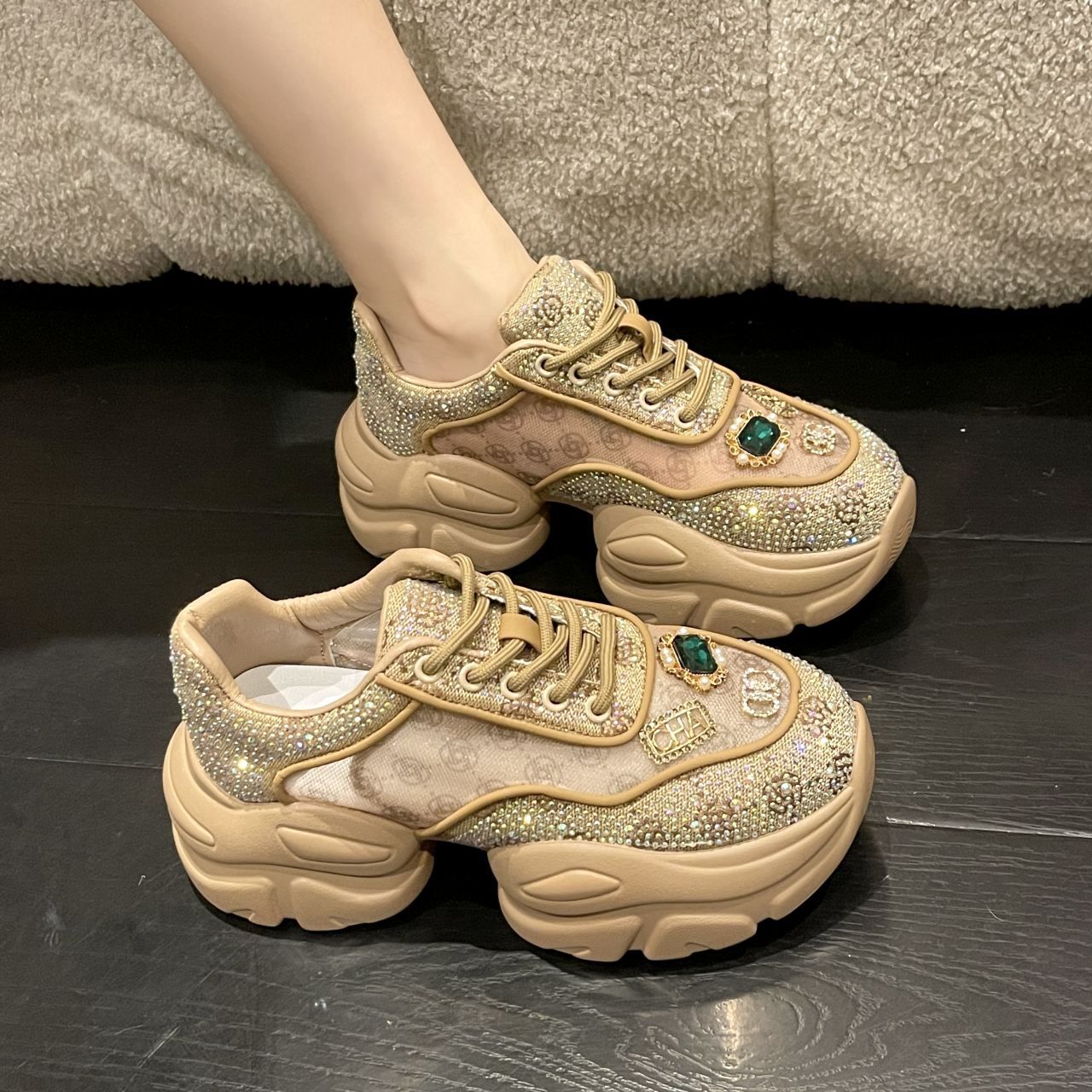 2025 new women's sports shoes luxury diamond casual shoes breathable designer casual thick soled sports shoes height increasing soft soled outdoo