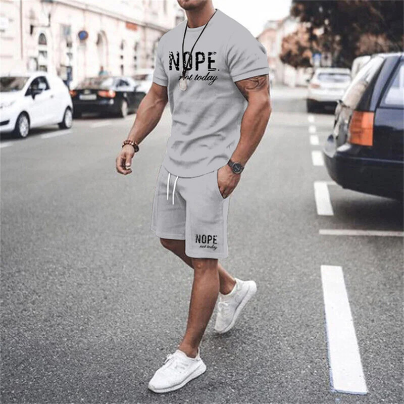 2024 Summer Simple Mens Tshirt and Shorts 2piece Set Fashionable Street Casual Comfortable Breathable Short Sleeve 241211