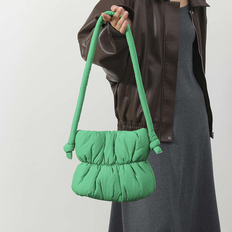 Popular cotton female niche design, cloud underarm personalized commuting bucket shoulder bag, 2024 new casual versatile fashion clothing