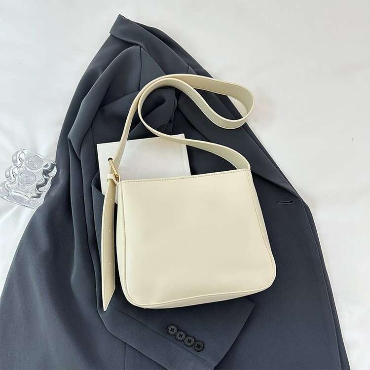 Cross Border Retro Casual Shoulder For Women, New Autumn Fashion Bucket Bag, Niche Trend Commuting Crossbody Bag