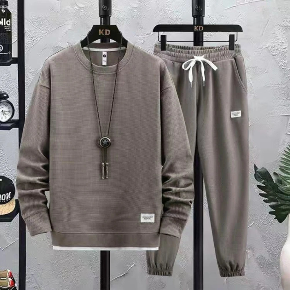 2024 autumn sportswear mens highquality round neck long sleevedmens set fashionable track and field clothing 241211