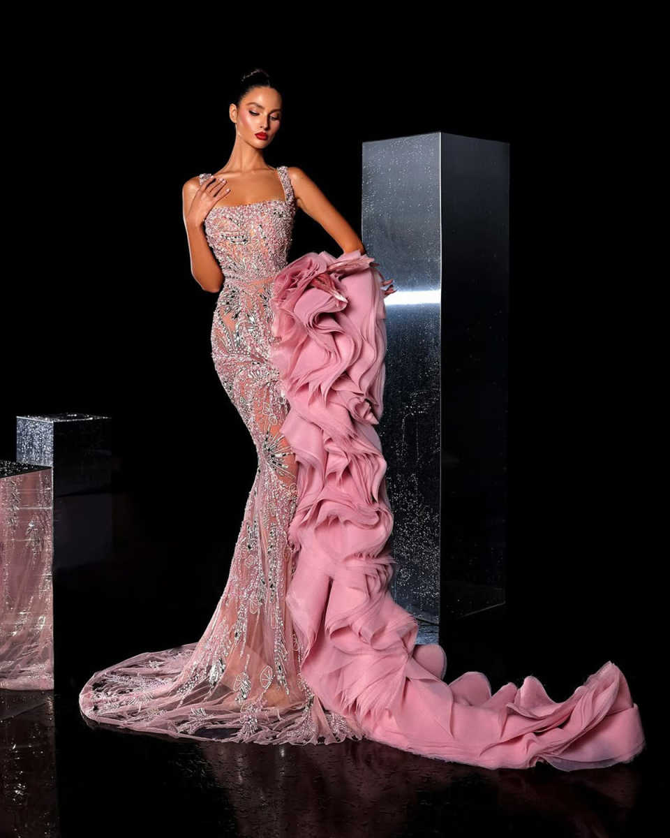Gorgeous Evening Dresses For Women Square Collar Sleeveless Gown Sequins Crystal Ruffles Sweep Train Customized Dress