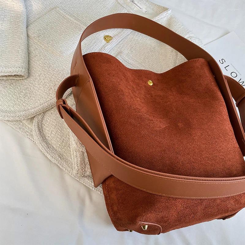 Totes Brushed Leather Bucket Bag For Women Large Capacity Buckle Shoulder Ladies Fall Trend Suede Tote Commuter Armpit zhanyishengli