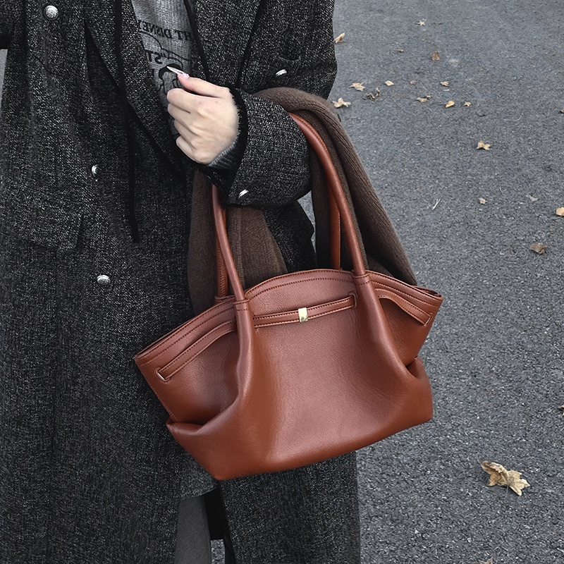 Large Capacity Tote For Women 2025 Spring/Winter New Commuting Lazy Style Vegetable Basket One Shoulder Dumpg Bag