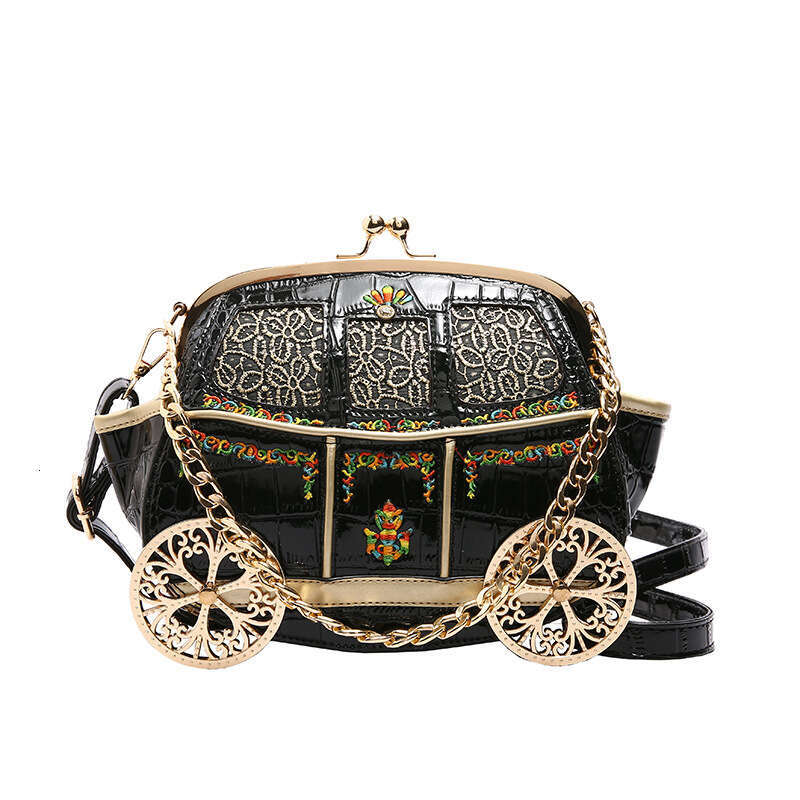 Niche high-end women's handbag Instagram creative carriage commuting crossbody Baroque socialite shoulder bag 2024 new style chic elegant clothin