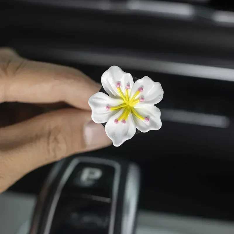 2pcs Car Perfume Clip Air Outlet Car Air ener Peach Blossom Aroma Diffuser Car Decoration Accessories AirXJ241213