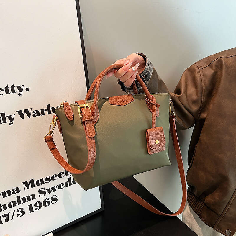 New Korean Style Trendy Tote Niche Fashion, High-End Feel, Nylon Fabric Lightweight Shoulder Crossbody Bag, Fashionable Quality, Classic