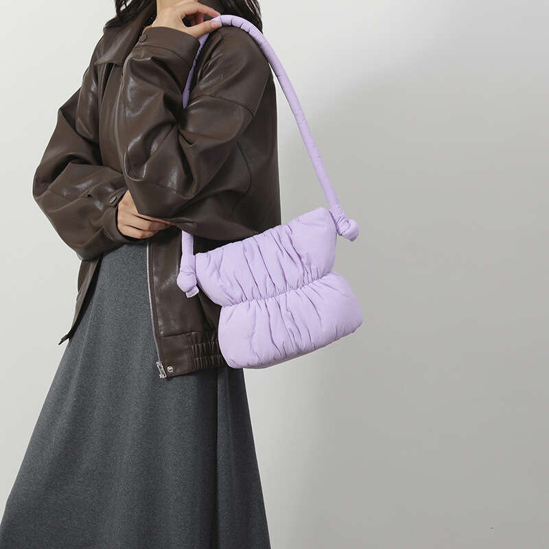 Popular cotton female niche design, cloud underarm personalized commuting bucket shoulder bag, 2024 new casual versatile fashion clothing