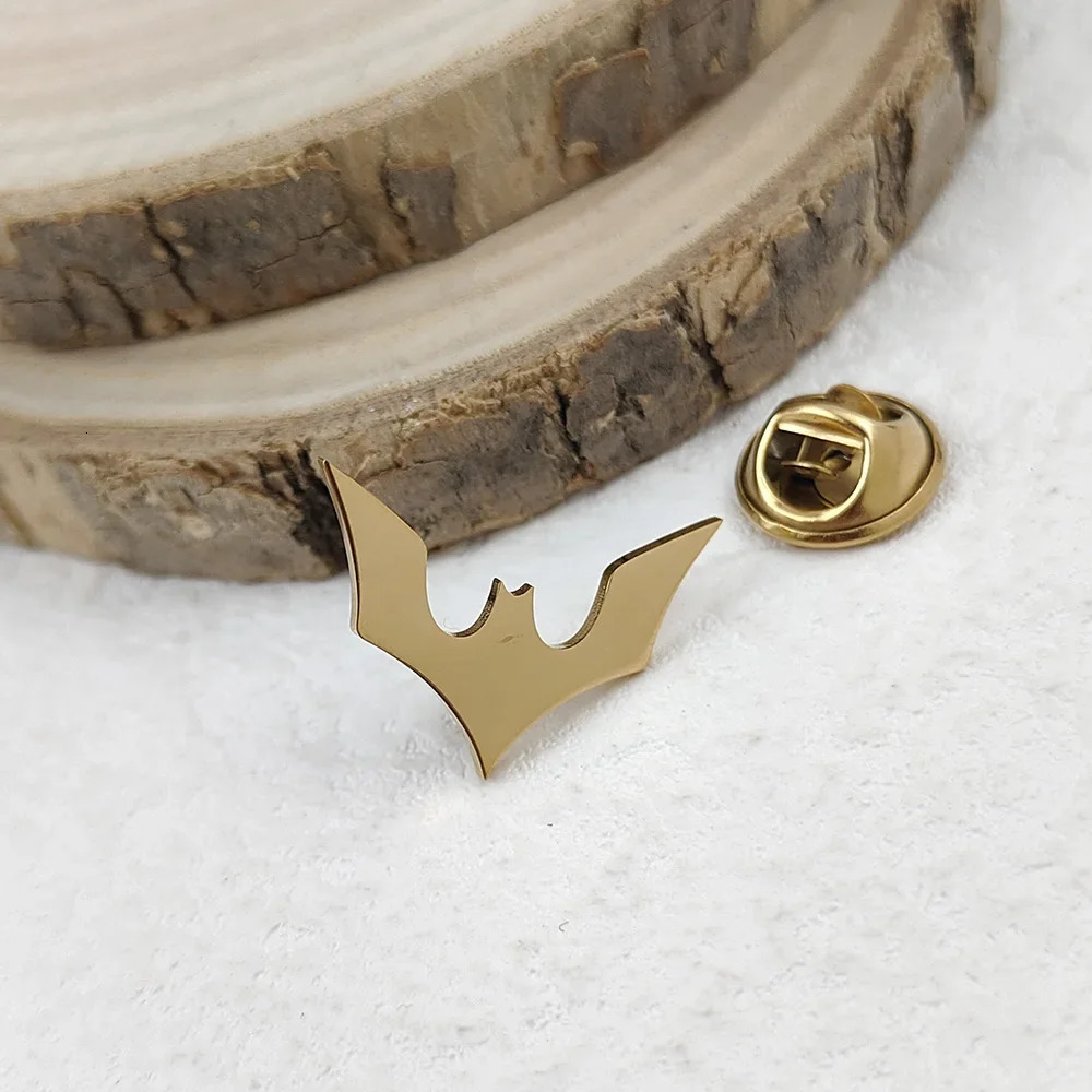 Stainless steel bat brooch mens Halloween jewelry accessories goldplated 3color lapel pin holiday gift 241210