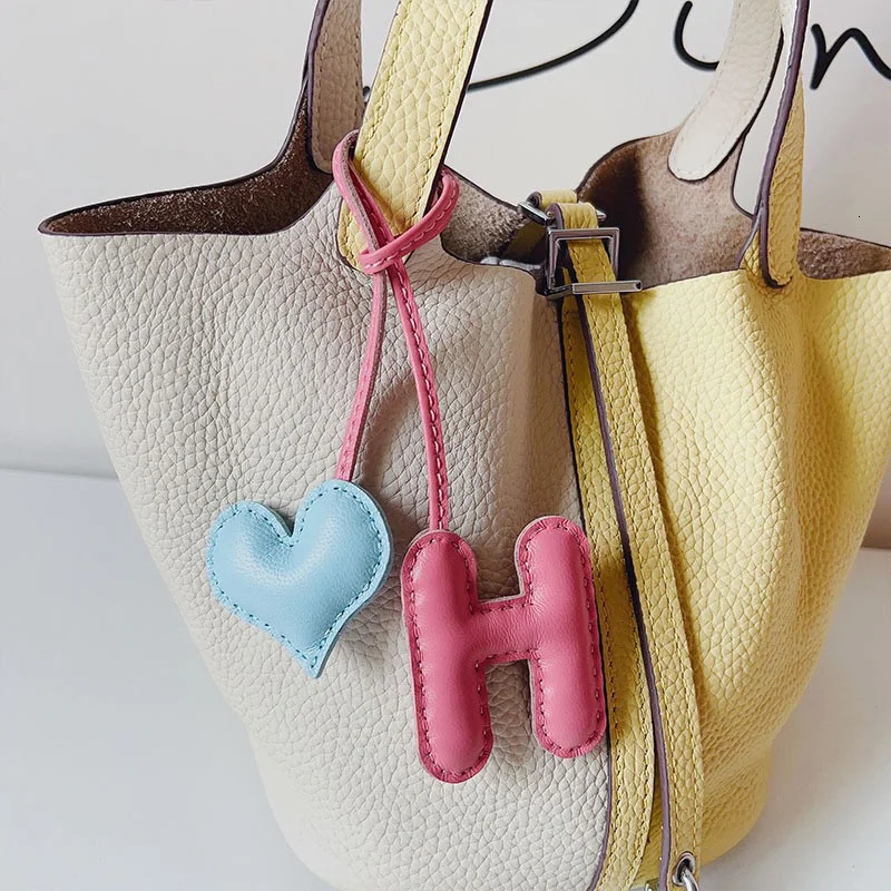 sheepskin hand sewn leather bag pendant used for long fashion bag charm love pendant high-end car keychain accessories 241205