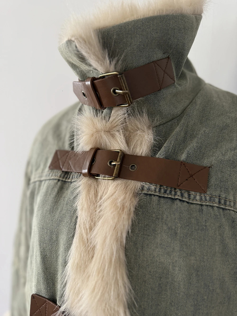 Large Fur Collar Spliced Denim Jacket for Women Korean High-end Winter Clothing Thickened Warm Loose Casual Coat Women Clothing 241212