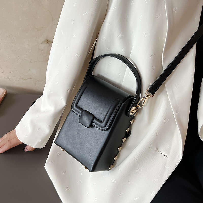 Niche Rivet Contrasting Bag For Women's Spring, New Korean Version, Hand-Held Small Square Vertical Style, Western-Style Single Shoulder Crossbod