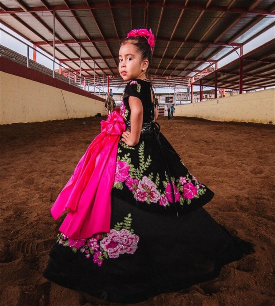 BCharro Mexico Flower Girls Dress For Wedding Tiered Kids First Communion Short Sleeve Beaded Open Back Birthday Party Gown Mariachi Pageant Caramuza 