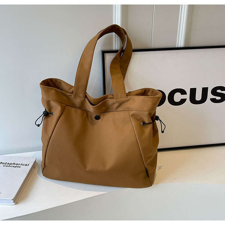 Nylon Cloth Women's New Style, Popular This Year, Large Capacity Tote Summer Versatile Single Shoulder Class Commuting Bag, Fashionable Quality, 