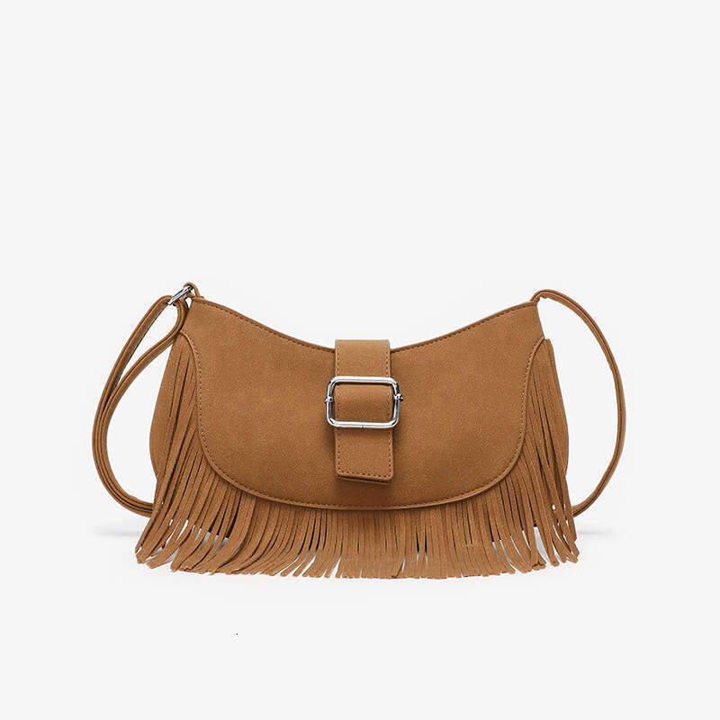 This year's fashion trend is autumn and winter tassel saddle high-end matte magnetic buckle versatile crossbody bag, single shoulder armpit bag