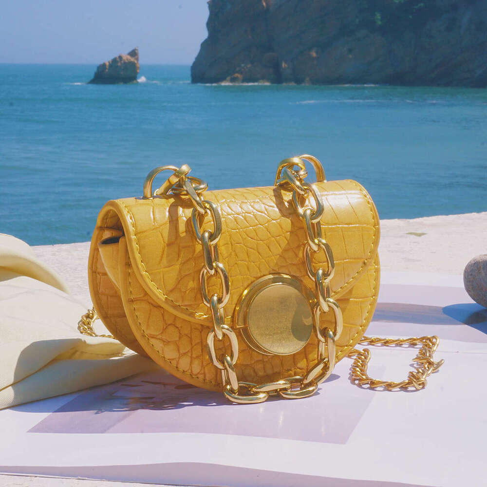 Internet celebrity accessory small women's stone patterned chain saddle air cushion mouth red envelope niche crossbody bag 2024 new casual versat