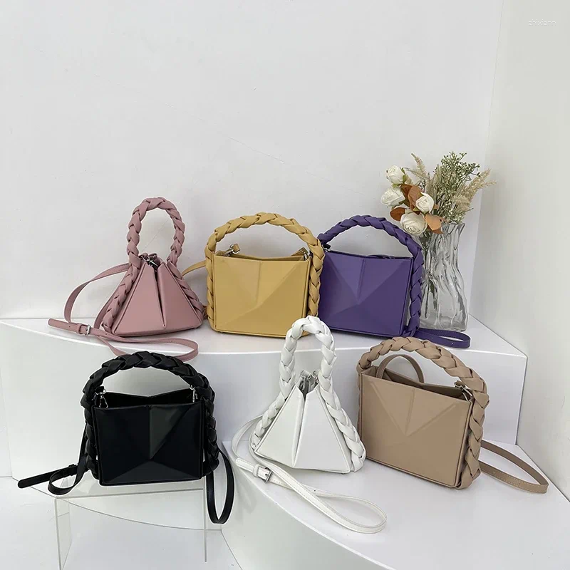 Free Shipping Totes PU Unique Design Square Shoulder Bags Solid Triangle High Quality Hand For Women 2024 Fashion Versatile Designer Designer Bag Luxu