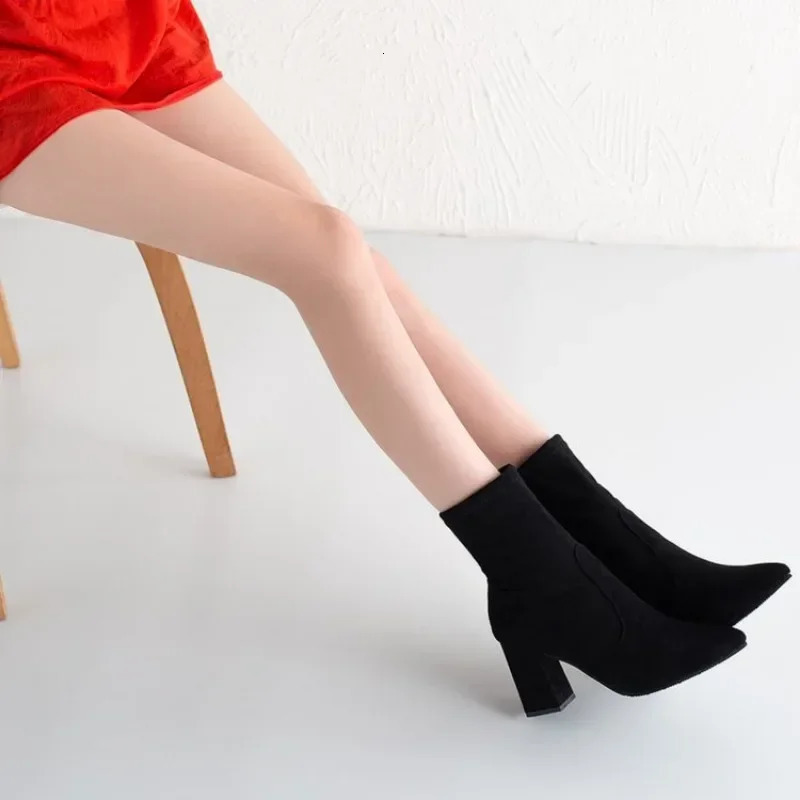 Thick high-heeled womens short boots fashionable weight loss ankle boots classic style autumn winter womens Pointed toe womens boots D64 241213