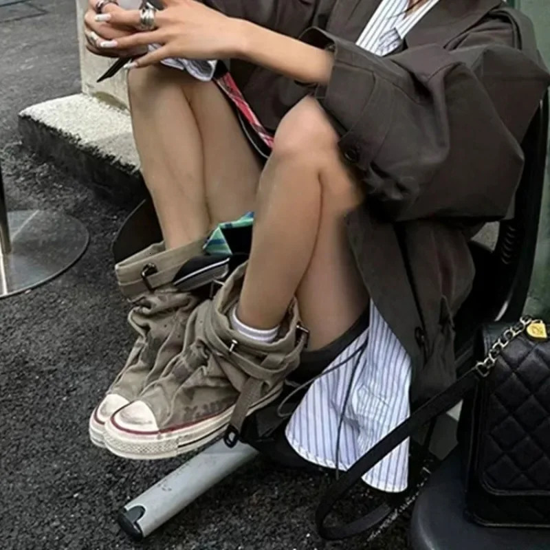 Womens Graffiti Boots Top Canvas Shoes 2024 Autumn Pants Leg Boots Thick Bottom Non slip Buckle Fashion Boots 241213