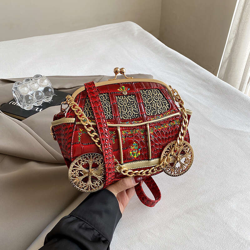 Niche high-end women's handbag Instagram creative carriage commuting crossbody Baroque socialite shoulder bag 2024 new style chic elegant clothin