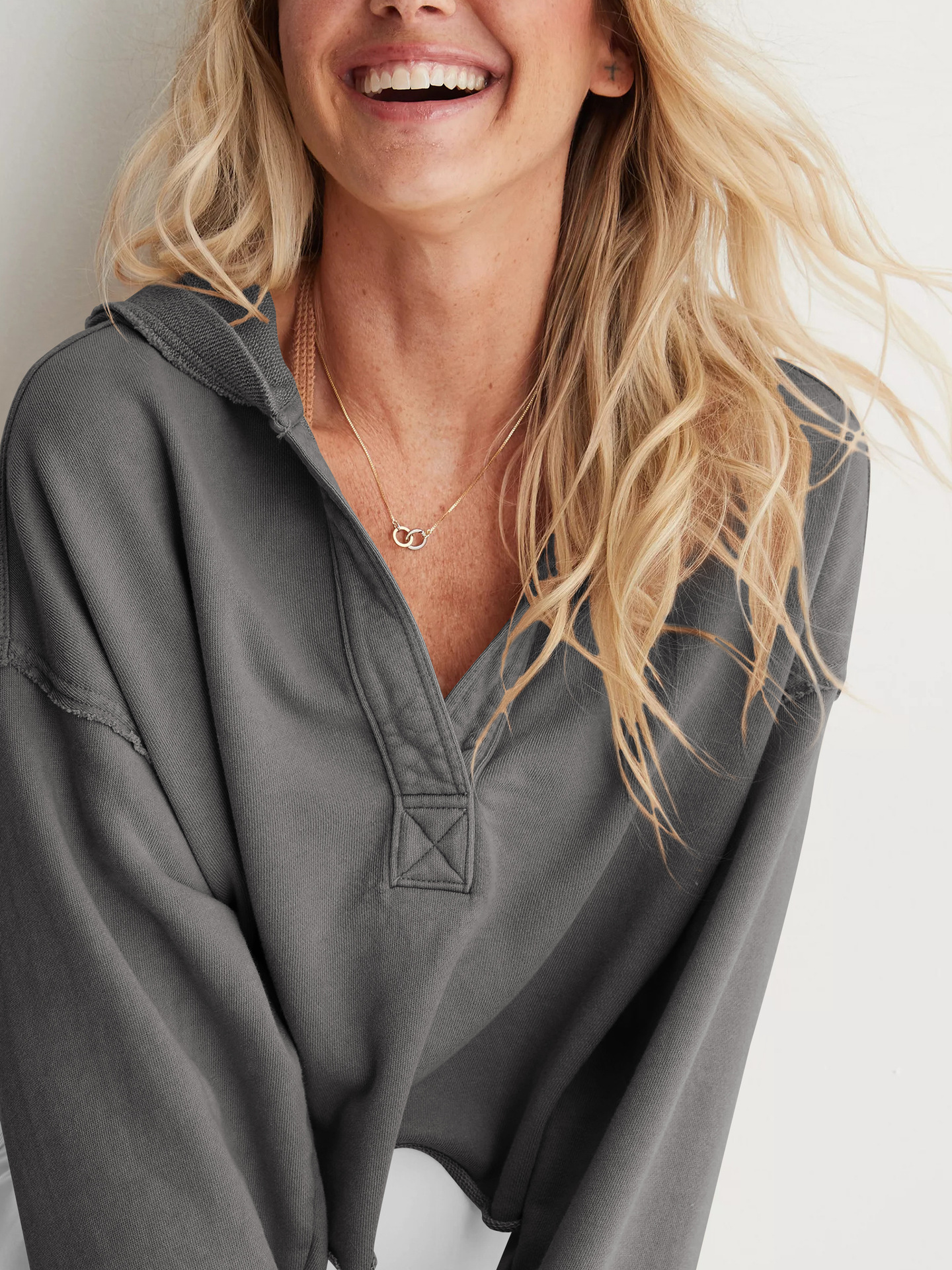 2025 new free shipping designer T-shirt for womens Rose red gray apricot beige black Hoodie Hooded long sleeved shirt