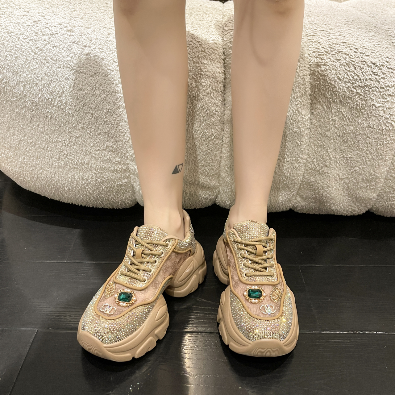 2025 new women's sports shoes luxury diamond casual shoes breathable designer casual thick soled sports shoes height increasing soft soled outdoo