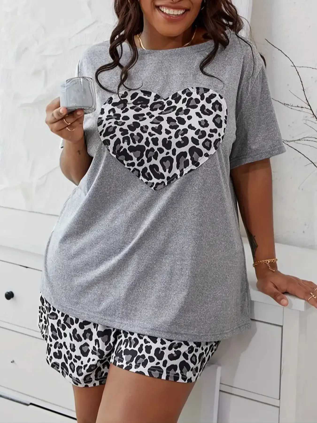 Women's Two Piece Pants Two Piece Womens Plus Size Leopard Heart Print Pajama Set - Soft and Comfortable Short Slve T and Shorts Y241213F0PN