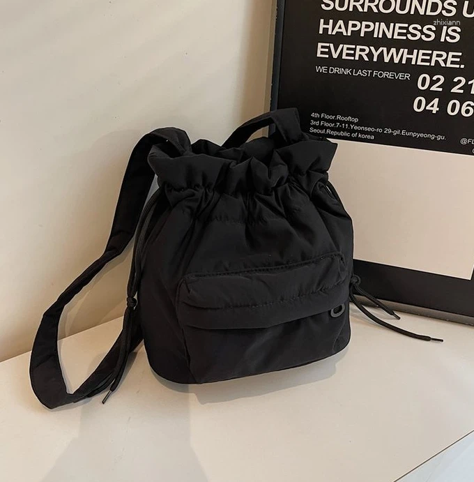Totes 2024 Red Nylon Women Crossbody Bag Middle Korean Style Drawstring Bucket Casual Light Youth Large Capacity Shoulder
