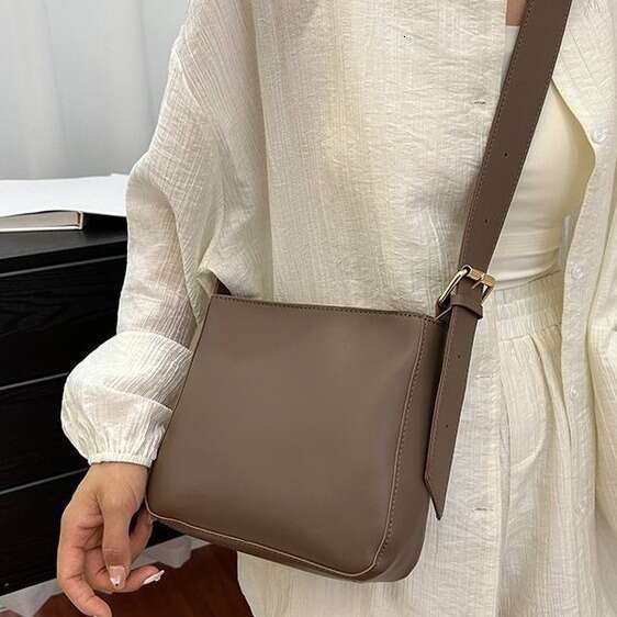 Cross Border Retro Casual Shoulder For Women, New Autumn Fashion Bucket Bag, Niche Trend Commuting Crossbody Bag