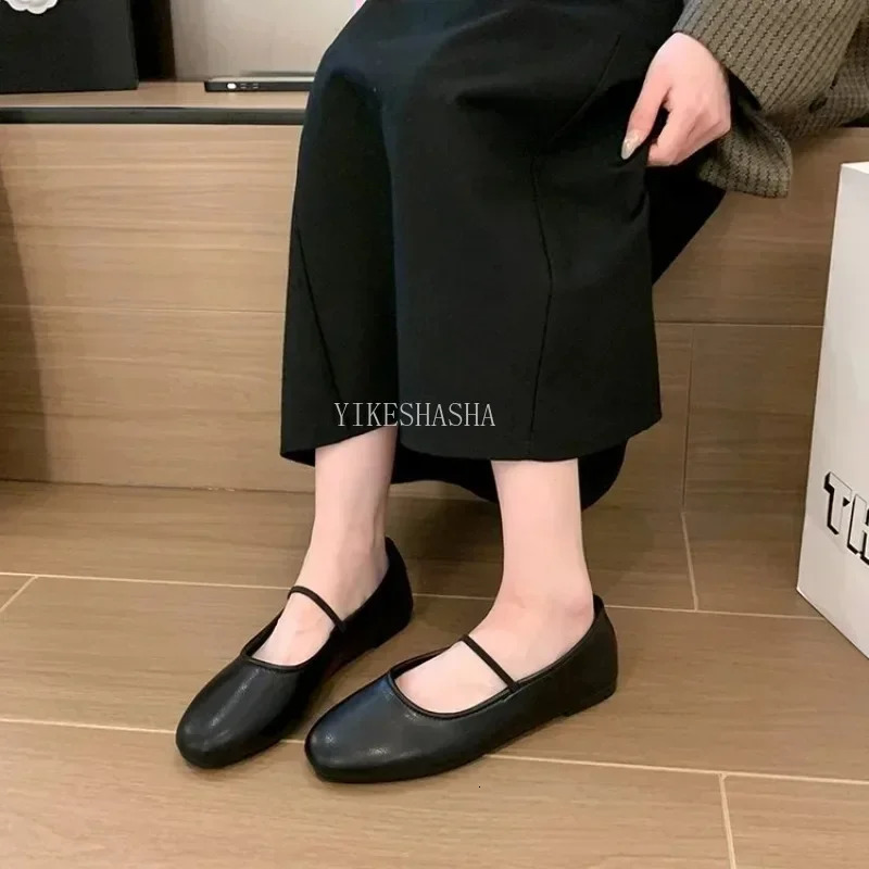 2024 Womens Flat Shoes Fashion Shallow Smooth Womens Soft Bottom Ballet Shoes Womens Casual er Outdoor Ballet Shoes 241213