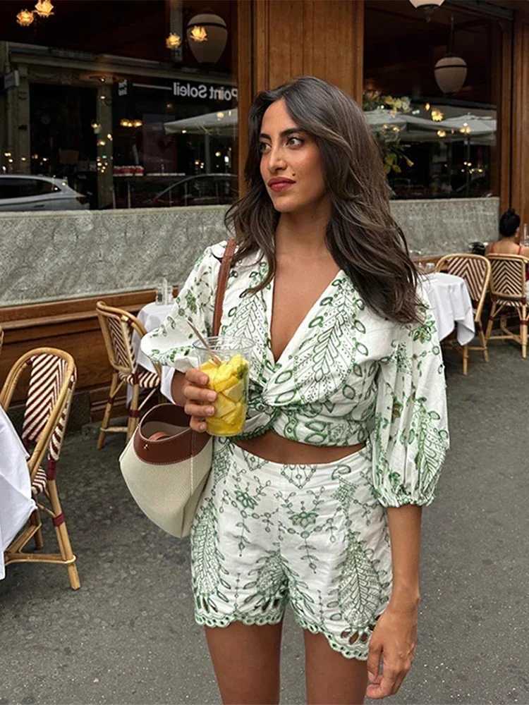 Women's Two Piece Pants JINIA Trendy Embroidery Floral Print Cropped Tops Short Sets Women Summer Sexy V-neck 2 Piece Sets 2024 Vocation Beach Su