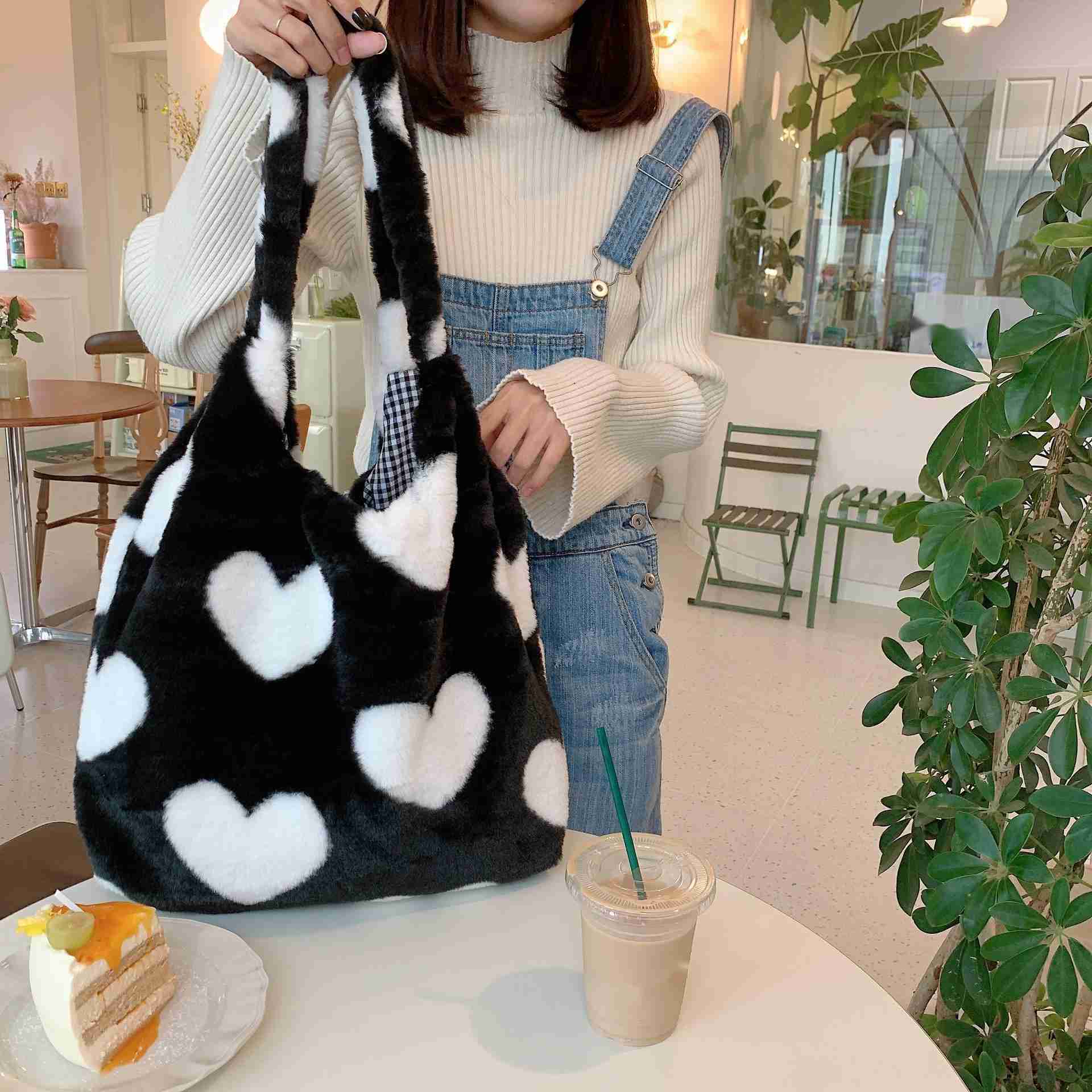 210281 Autumn and Winter New Plush Love Tote Bag Womens One Shoulder Large Capacity Tank Top Bag Korean Fashion