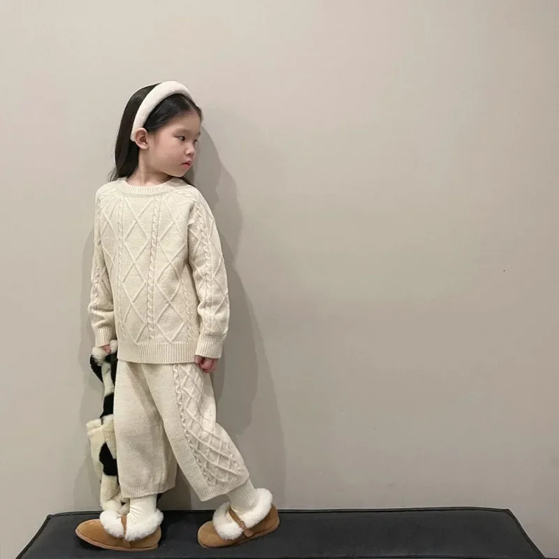 Girls Twisted Flower Clothing Set Knitting Wool Suit Vintage Autumn Winter Baby Boy Two Piece Suit Sweater Pants 241213